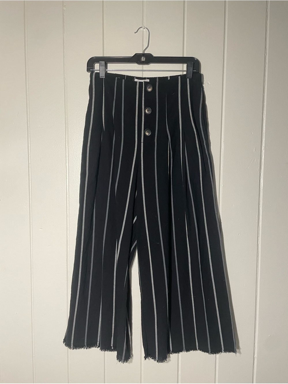 Adorable sailor style Black Pinstripe Wide-Leg Pants - capris medium nwot